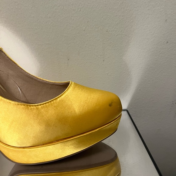 Silk yellow pumps - Picture 4 of 5